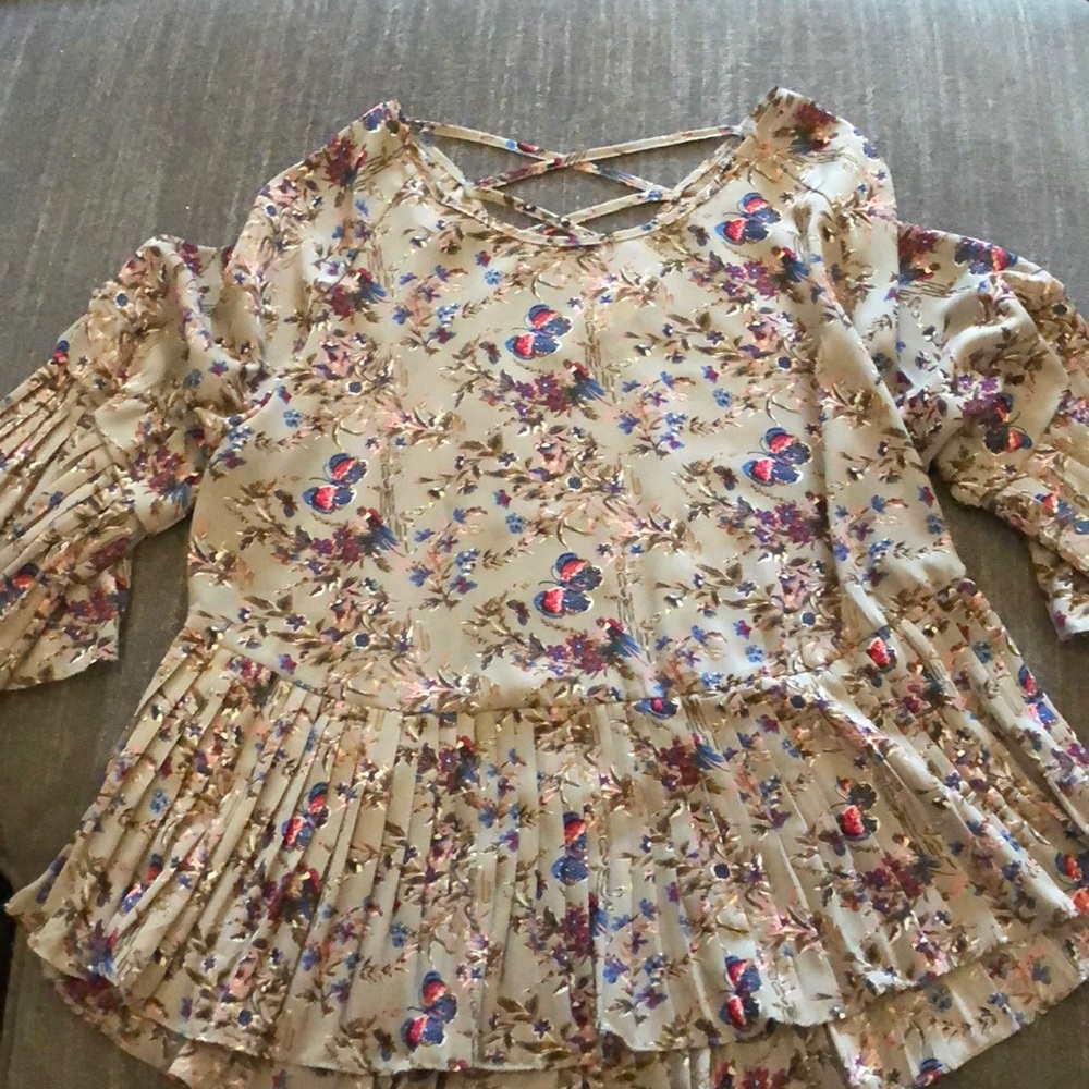 Entro sleeve blouse with bell sleeve sz L